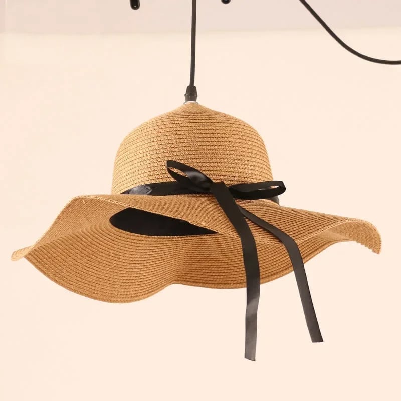 Suspension Chapeau en Paille Tressée