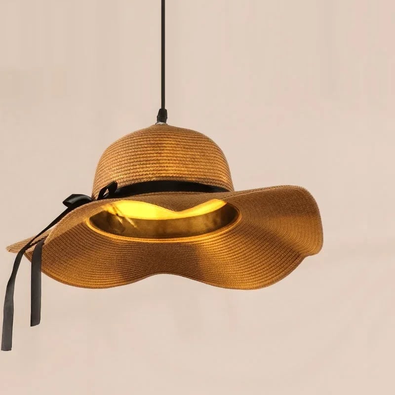 Suspension Chapeau en Paille Tressée