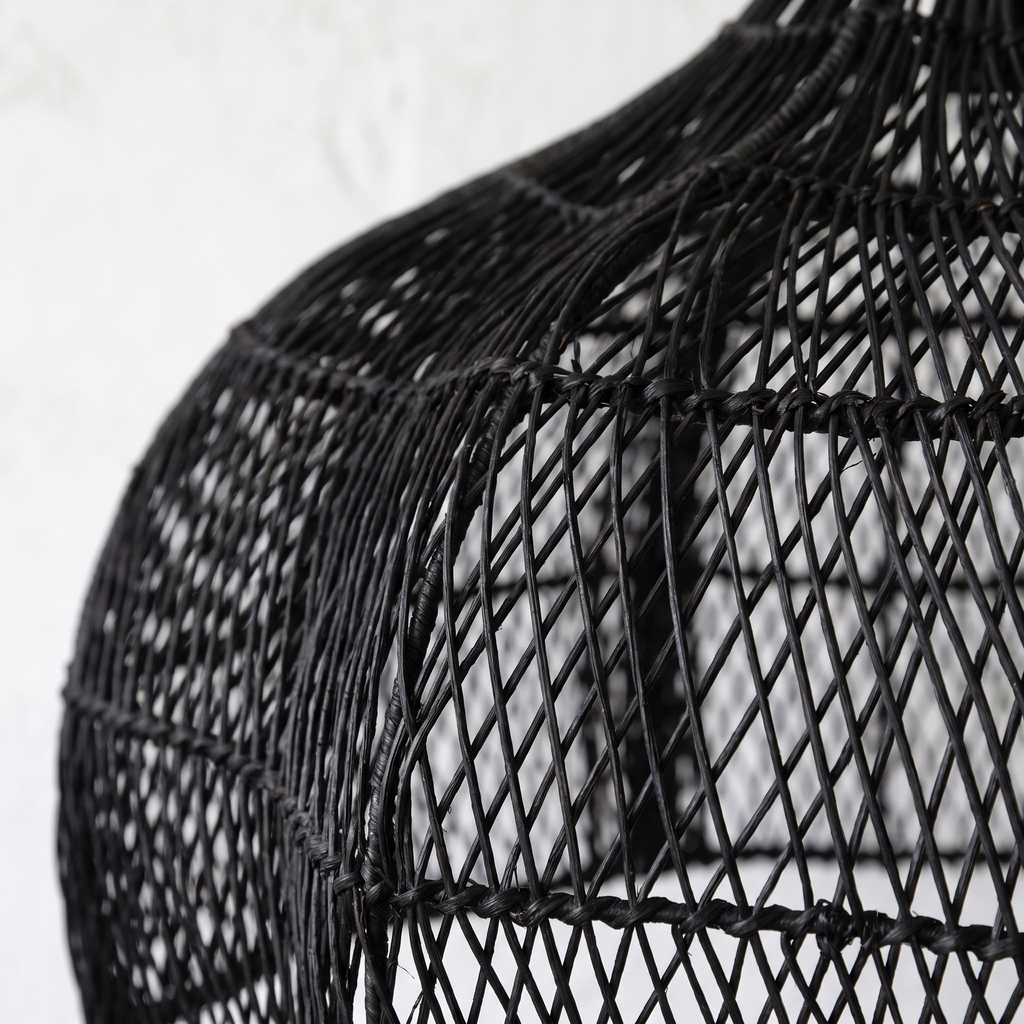Suspension Tulipe Rotin Noir