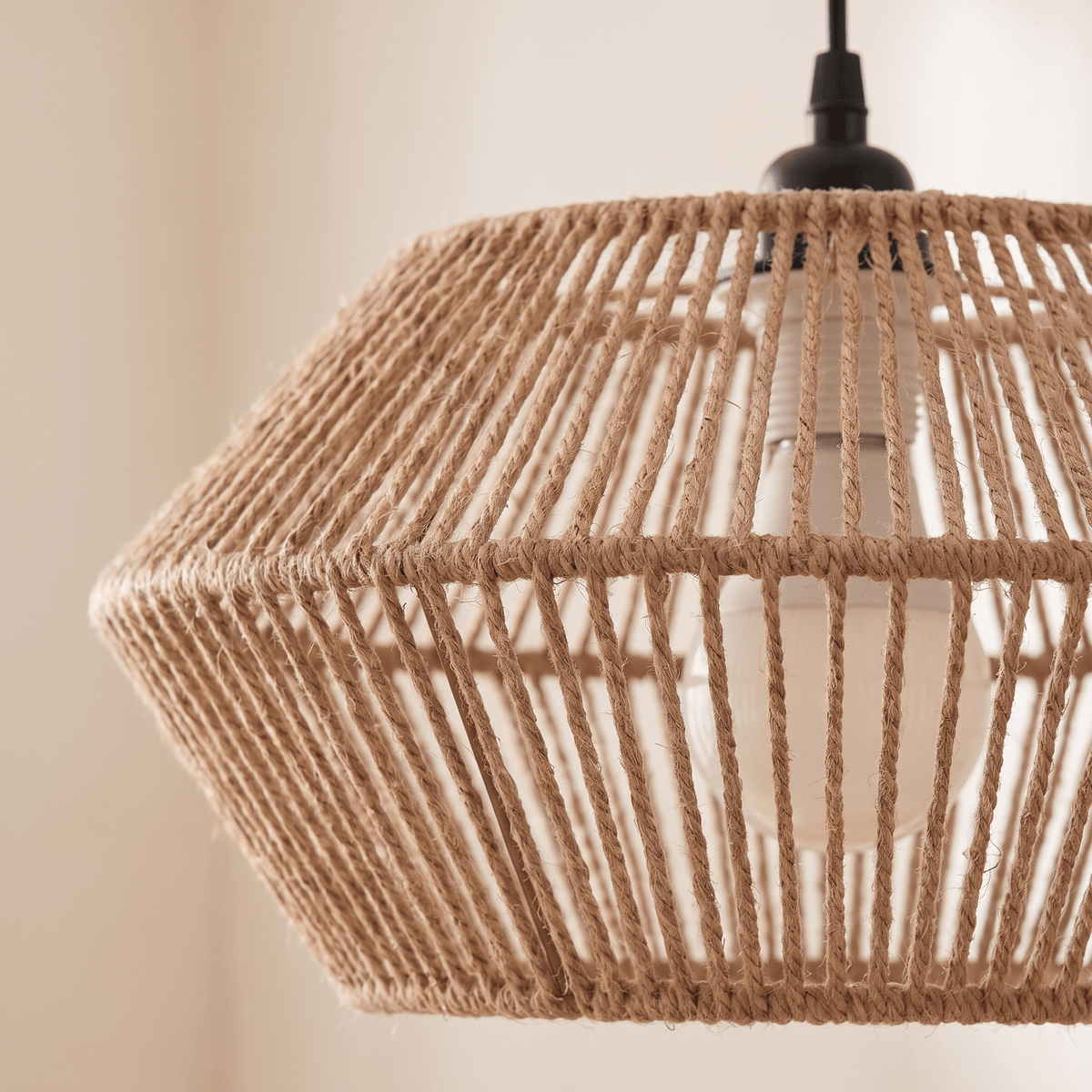 Suspension Forme Losange Ajourée Rotin